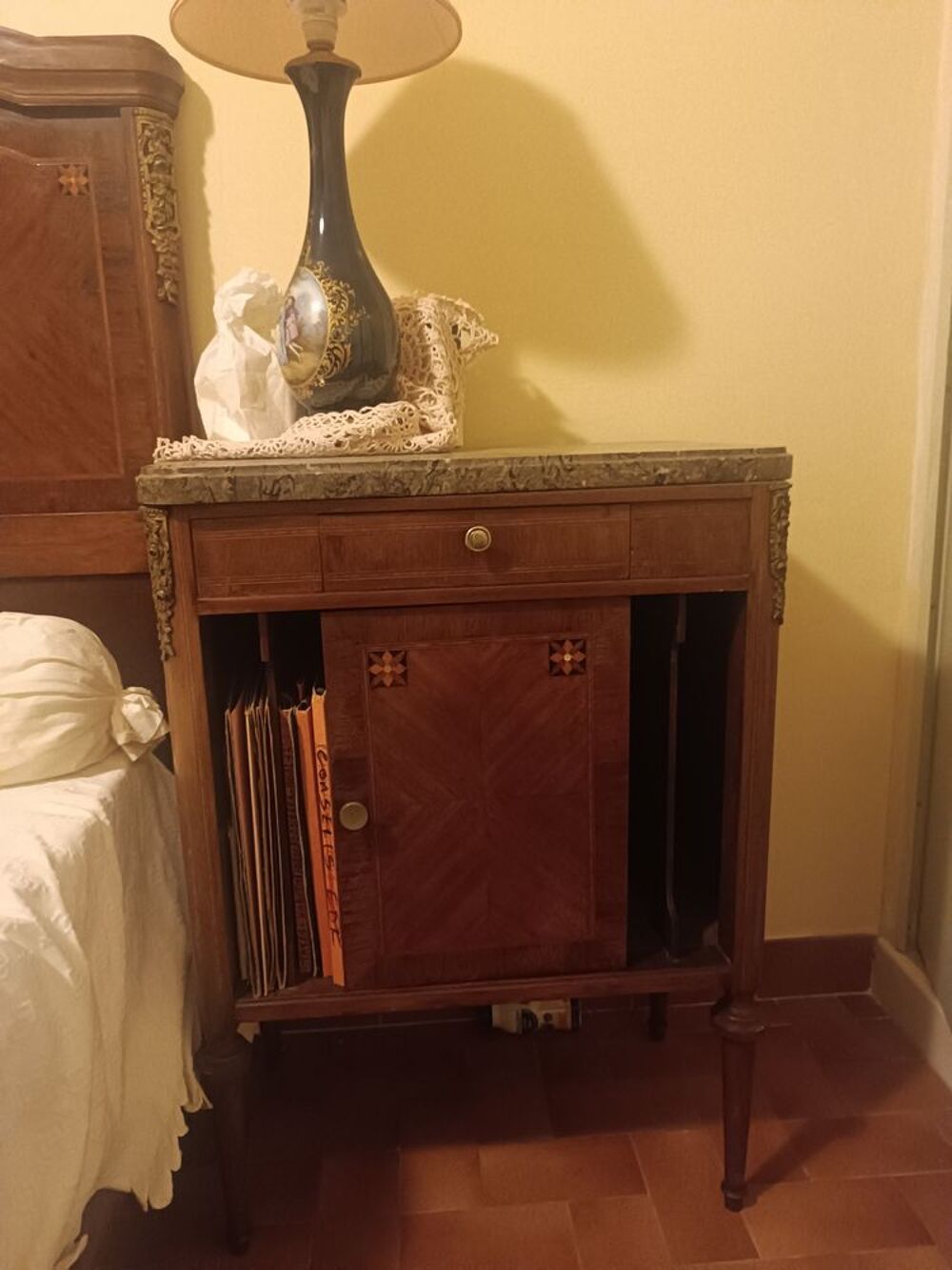 table de chevet style louis XVI Meubles