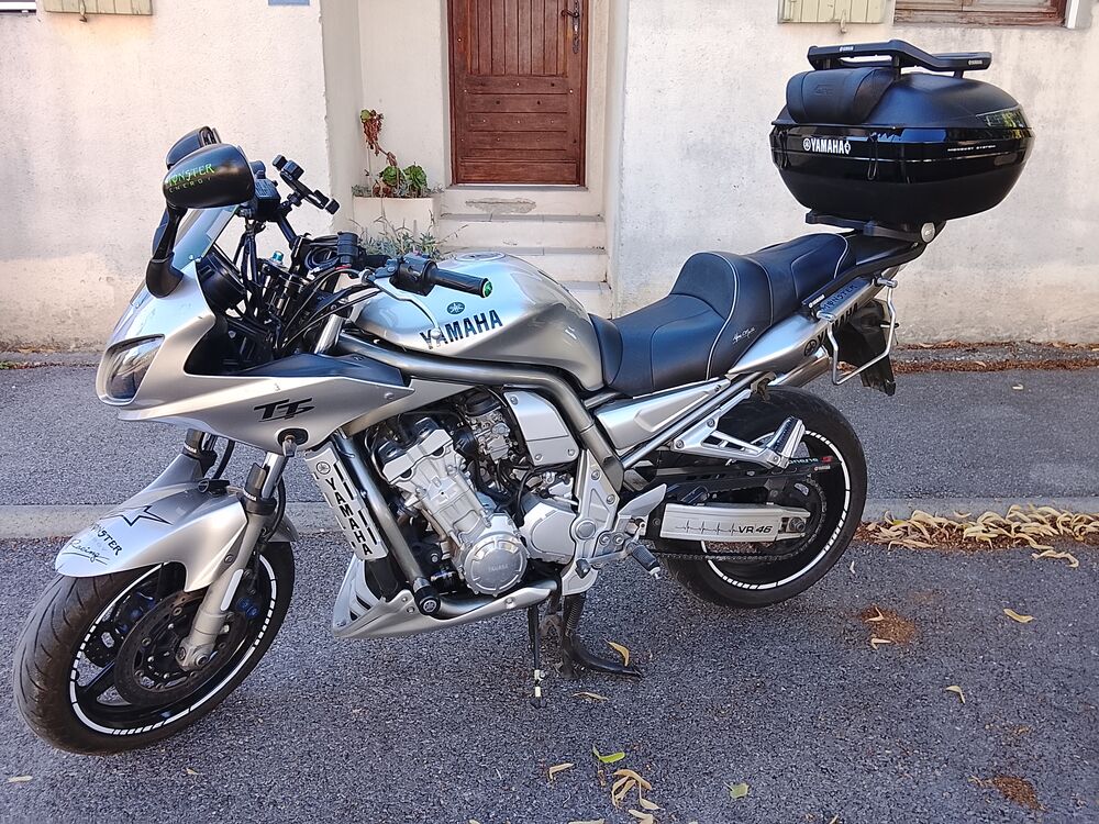 YAMAHA 2002 occasion 84120 Pertuis