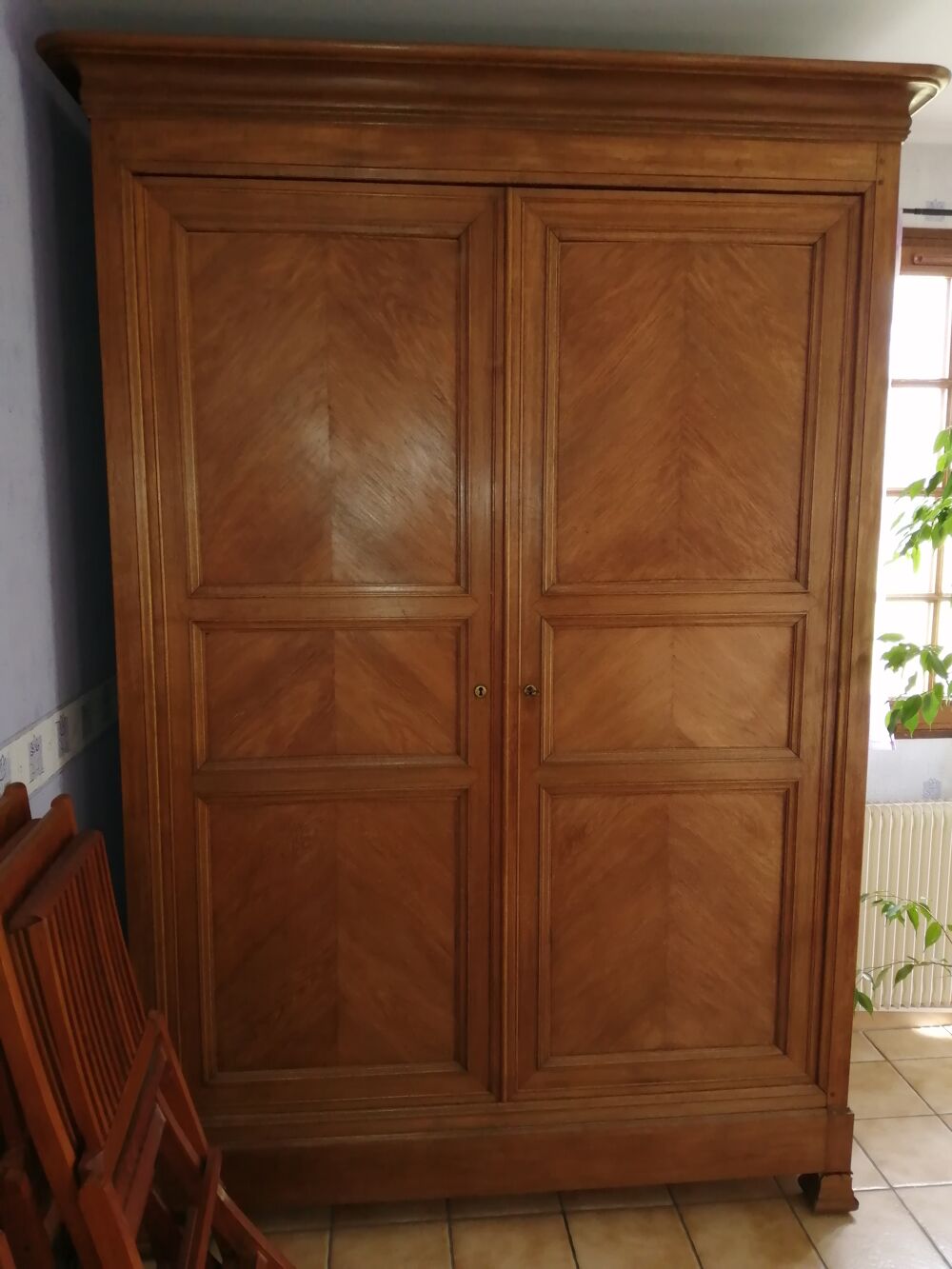 Armoire &agrave; linge ancienne en bois de h&ecirc;tre
Ht. 220 x 150 x 58 Meubles