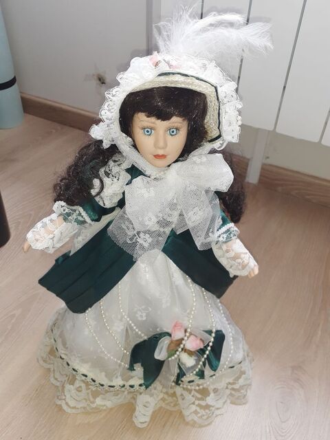 Poup�e porcelaine  15 Saint-Georges-sur-Baulche (89)