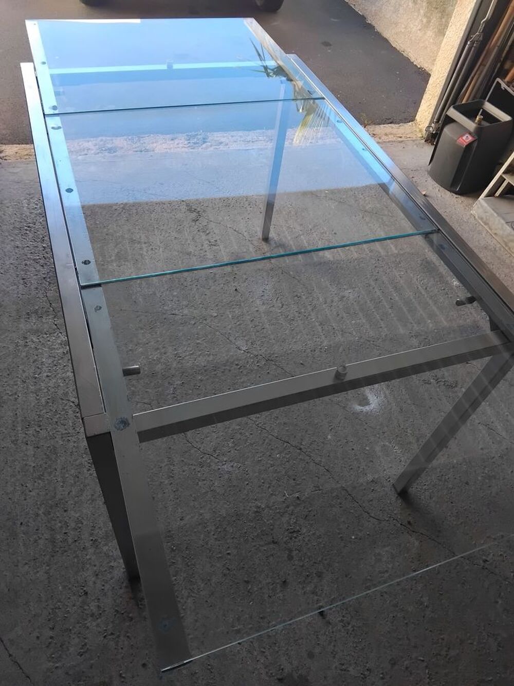 Table de salle &agrave; manger en verre avec rallonges...100 euros. Meubles