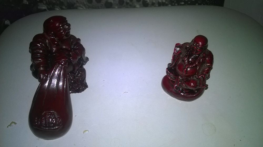 2 Figurines de Bouddha
Violet en Onyx
Excellent etat
1/ 9 Décoration