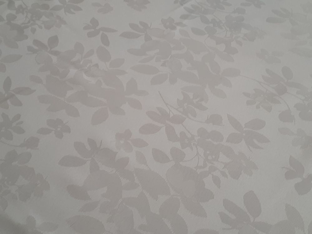 Nappe blanc cass&eacute; - 180 - 10 euros Décoration