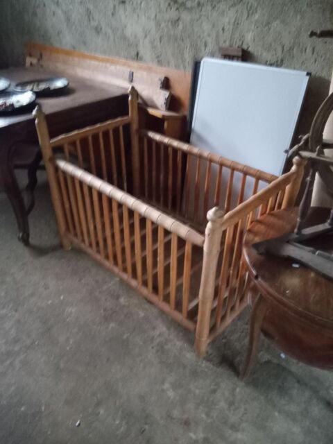 Lit de bb en bois (annes 50) 80 Arbois (39)