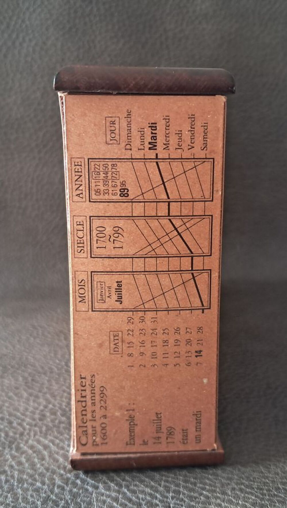 calendrier perp&eacute;tuel gr&eacute;gorien des ann&eacute;es 1600 &agrave; 2299 
Décoration