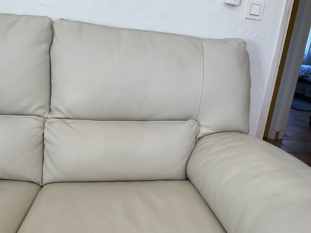 Tr&egrave;s beau canap&eacute; cuir blanc 2 places neuf Meubles