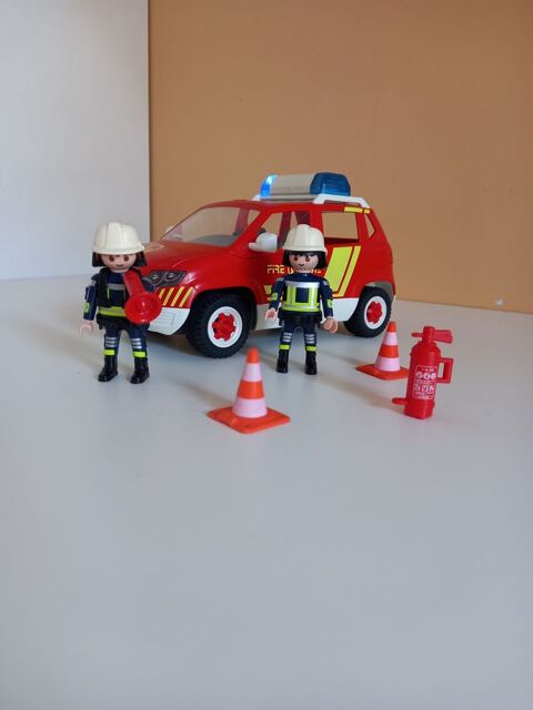 Voiture de pompiers playmobil 5364 18 Villemomble (93)