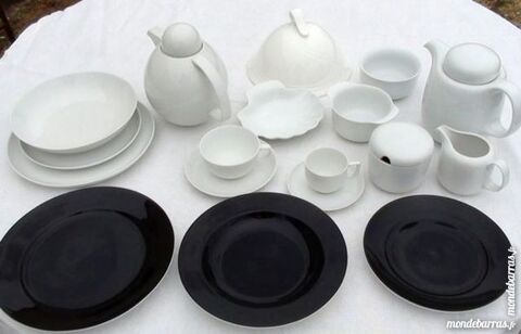 Service de table porcelaine noire et blanche 0 Saint-Aigulin (17)