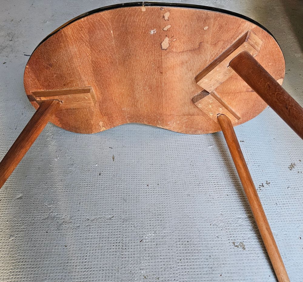 Petite table r&eacute;tro, Meubles