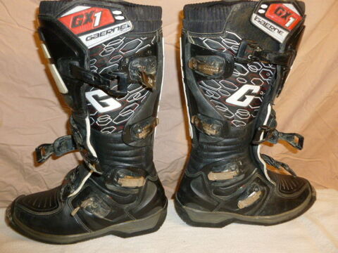 ACCESSOIRES MOTO CROSS/BOTTES/CASQUES/GENOULLIERE
H�ches (65)