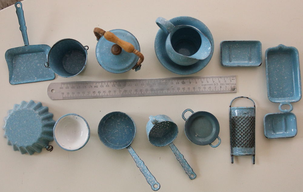 Dinette ancienne en tole &eacute;maill&eacute;e Jeux / jouets