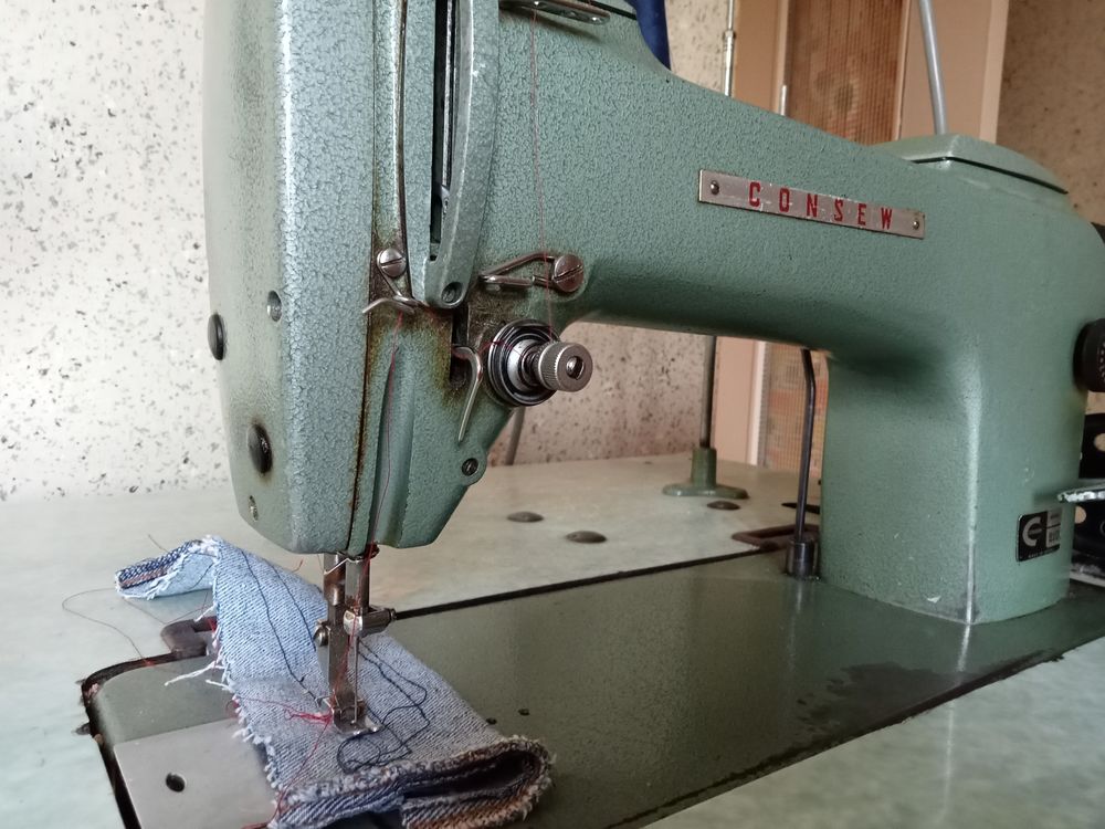 machine &agrave; coudre prof CONSEW MODEL 210 Electroménager
