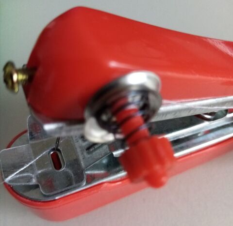 Mini machine � coudre de voyage
18 Nantes (44)