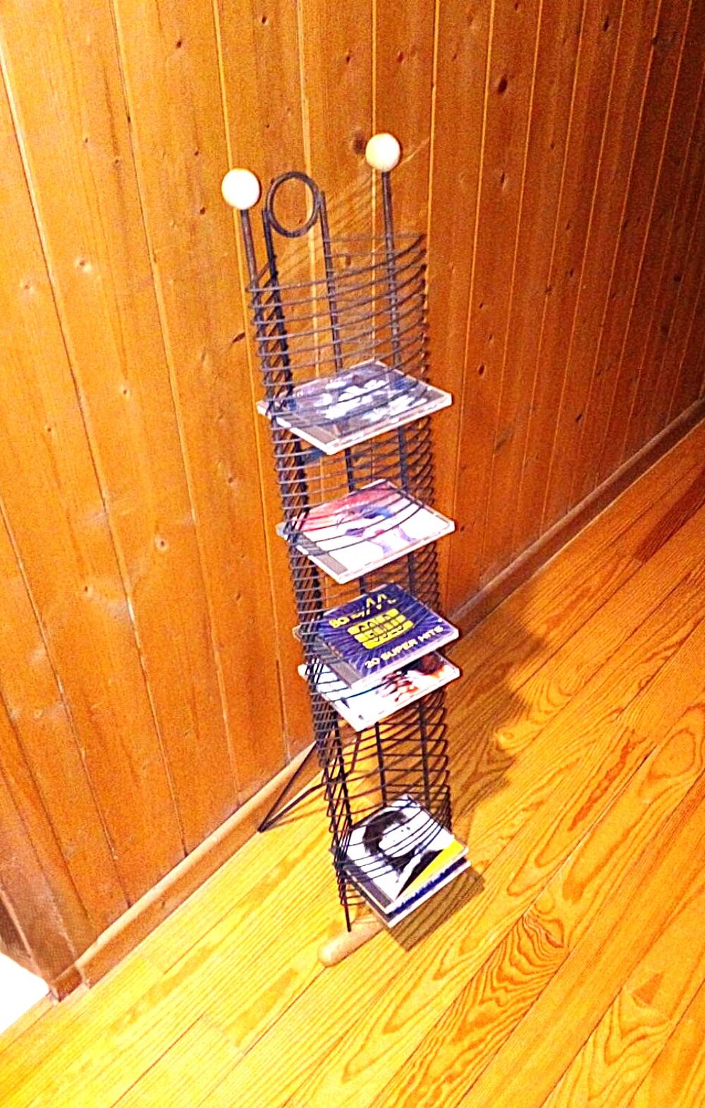 Colonne de rangement pour 46 CD CD et vinyles
