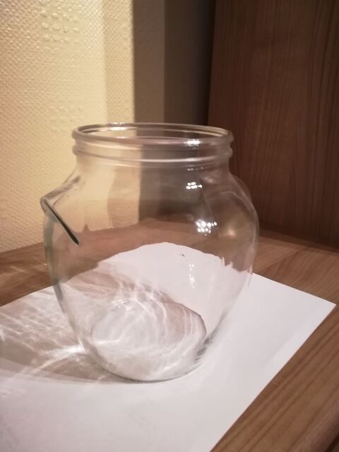 VASE VERRE TRANSPARENT OU AUTRE UTILISATION  
0 Mouvaux (59)