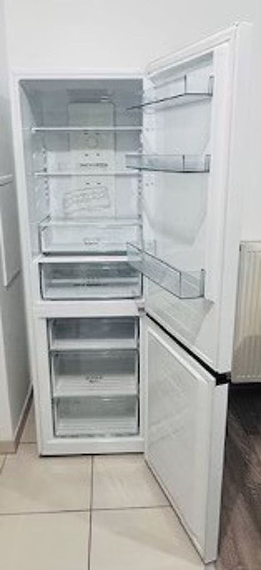 R&eacute;frig&eacute;rateur cong&eacute;lateur blanc Hisense Electroménager