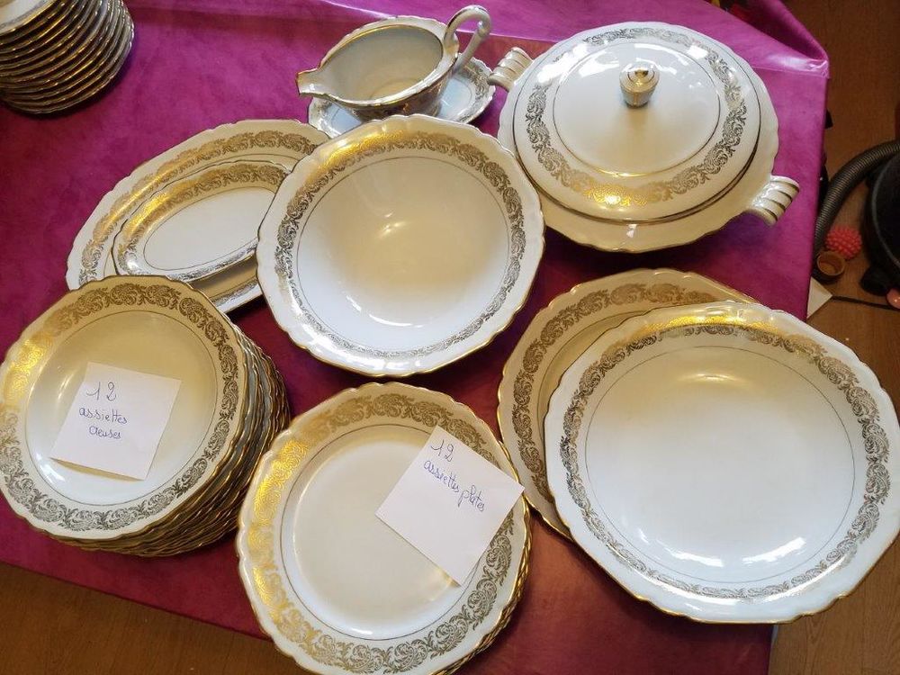 
Service de table ancien en porcelaine v&eacute;ritable Cuisine