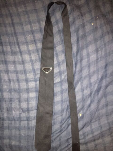 Cravate prada quasi neuf 100 Marseille 1 (13)