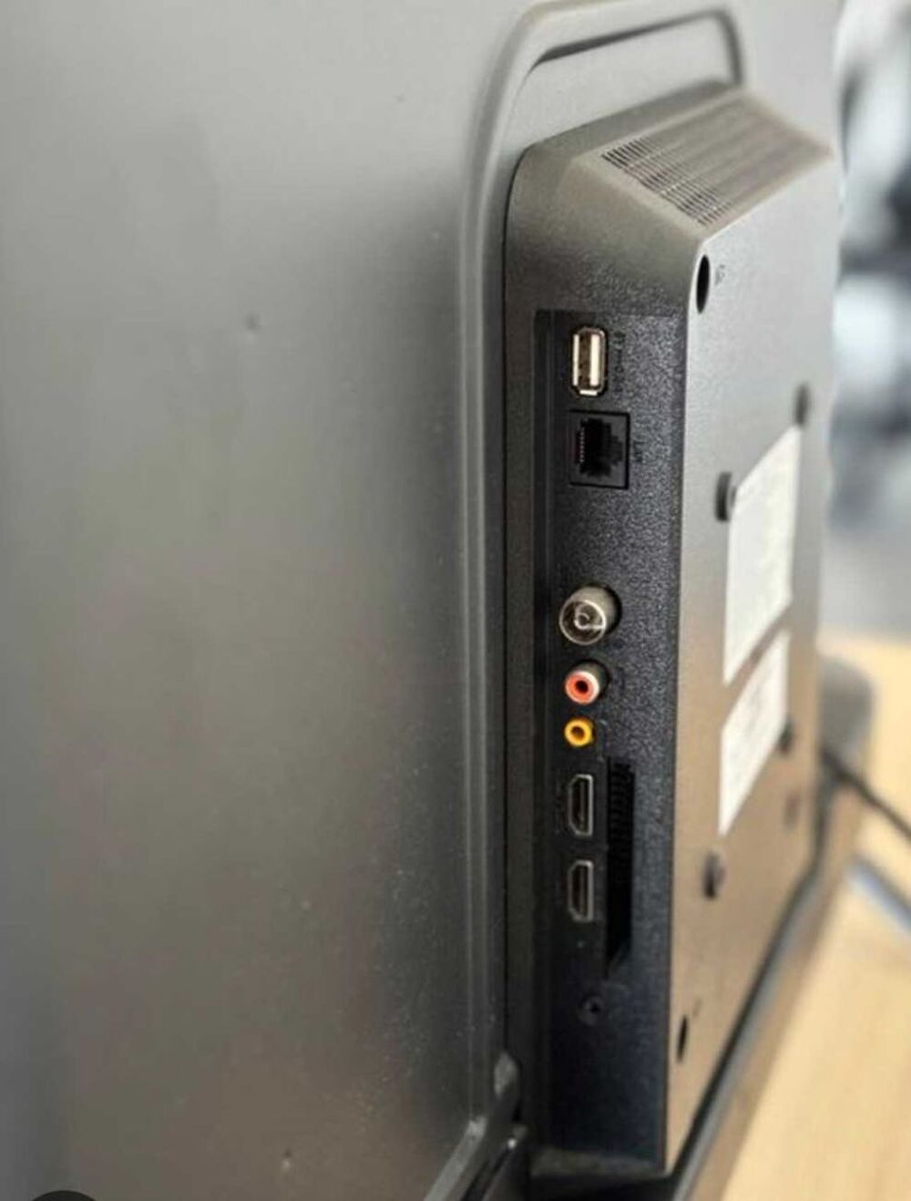 TV Thompson 32" Photos/Video/TV