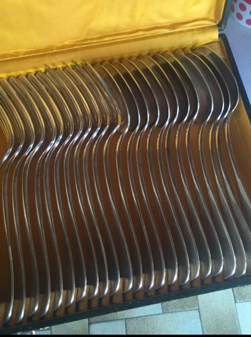 M&eacute;nag&egrave;re en m&eacute;tal argent&eacute; poin&ccedil;ons 20g Electroménager