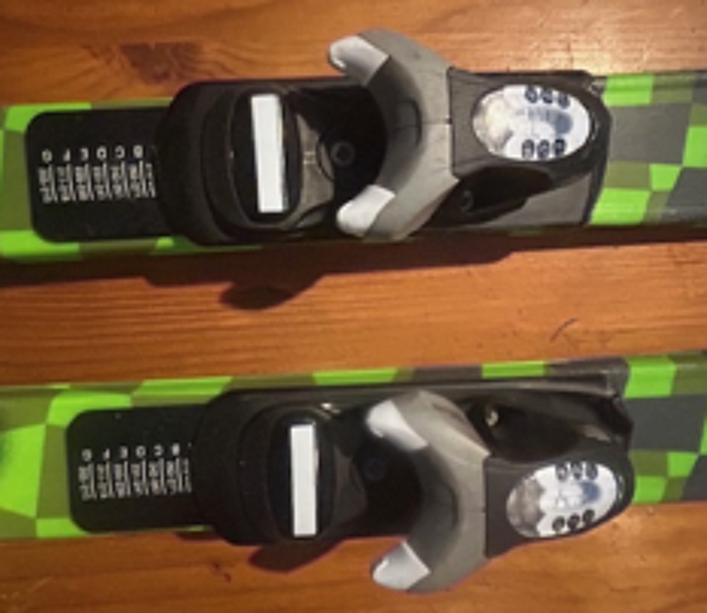 SKIS WED'ZE SRX200 longueur 140 cm Sports