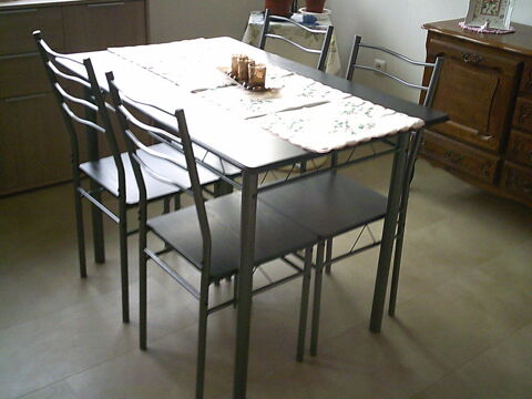 Ensemble table et chaises de cuisine NEUF  100 Poitiers (86)