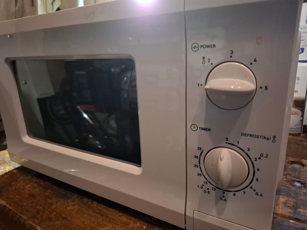 Four Micro ondes + Grill &agrave; convection, quasiment neuf Electroménager
