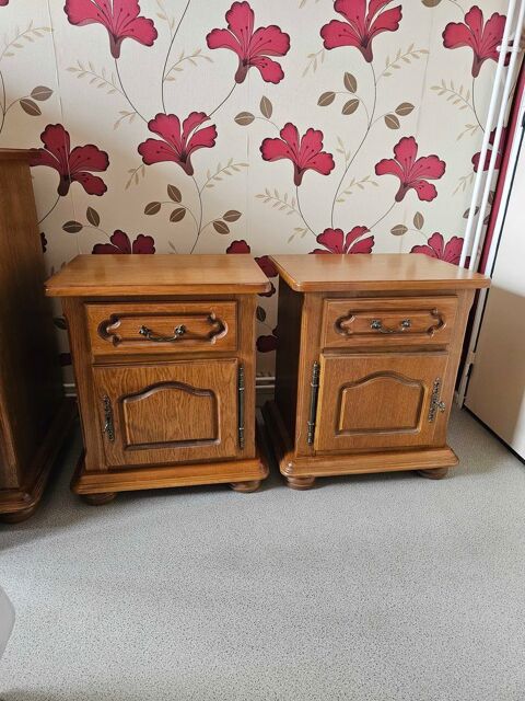 Deux table de chevet en ch�ne 50 Morhange (57)