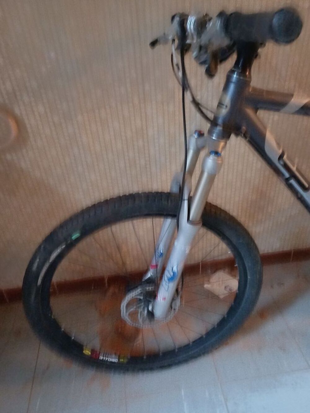 VTT lapierre tr&egrave;s bon &eacute;tat.
Mod&egrave;le x control 2005.
Sports