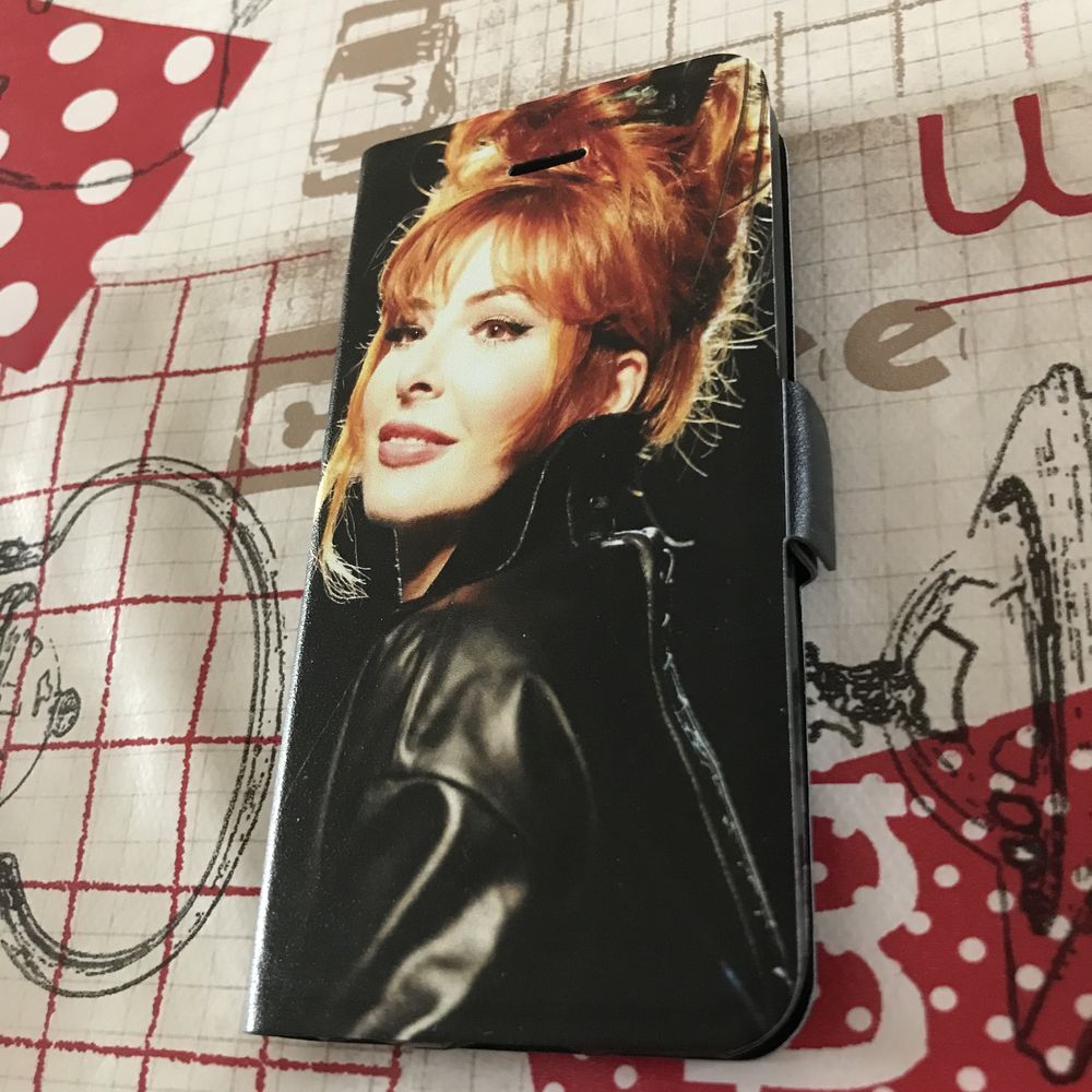 Housse Cuir Portefeuille Iphone 5C Myl&egrave;ne Farmer Téléphones et tablettes