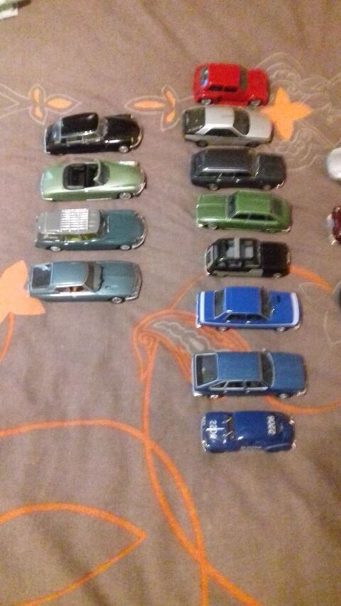petites voitures de collection en lot � venir r�cuperer 65 Pons (17)