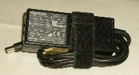 chargeur pc portable Toshiba 15V 3A 16 Versailles (78)