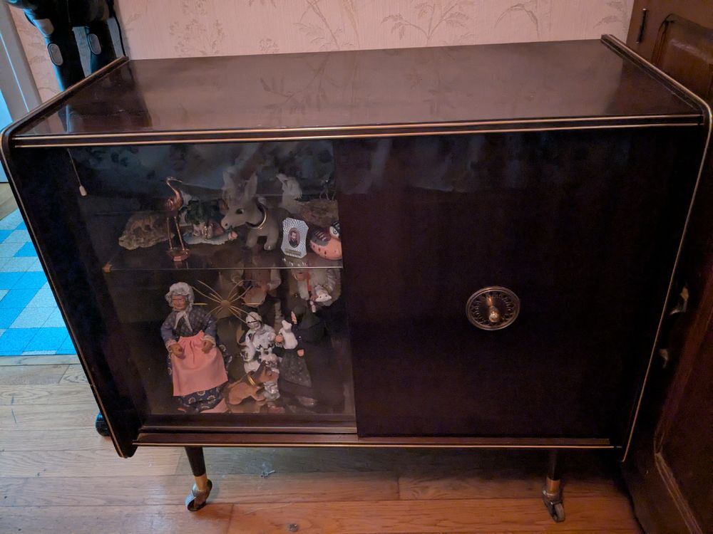 Meuble vitrine sur roulette Meubles