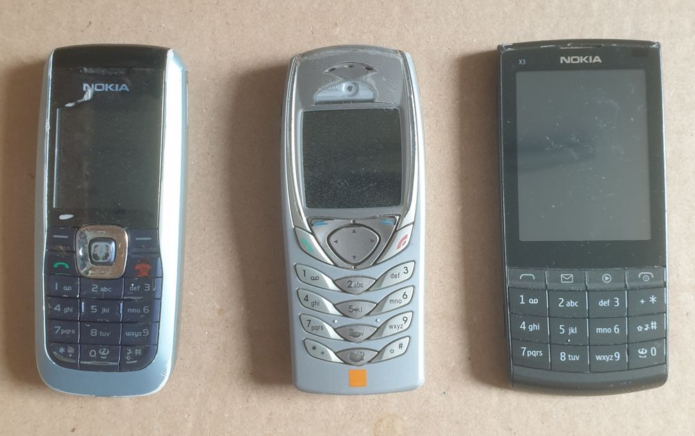 Lot tablettes pour pi&egrave;ces 12 Téléphones et tablettes