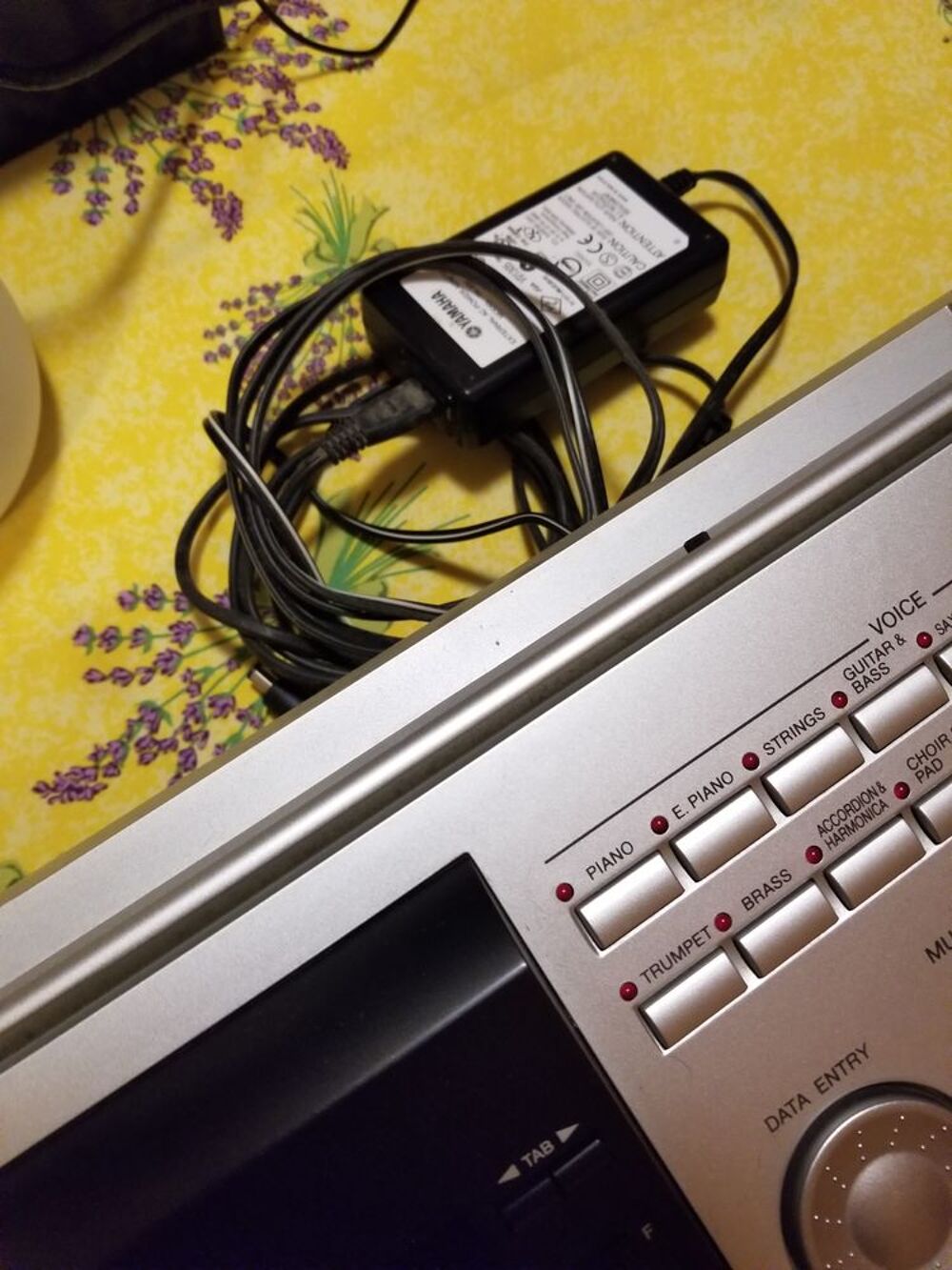 Clavier arrangeur Yamaha PSR-3000 en parfait &eacute;tat. Instruments de musique