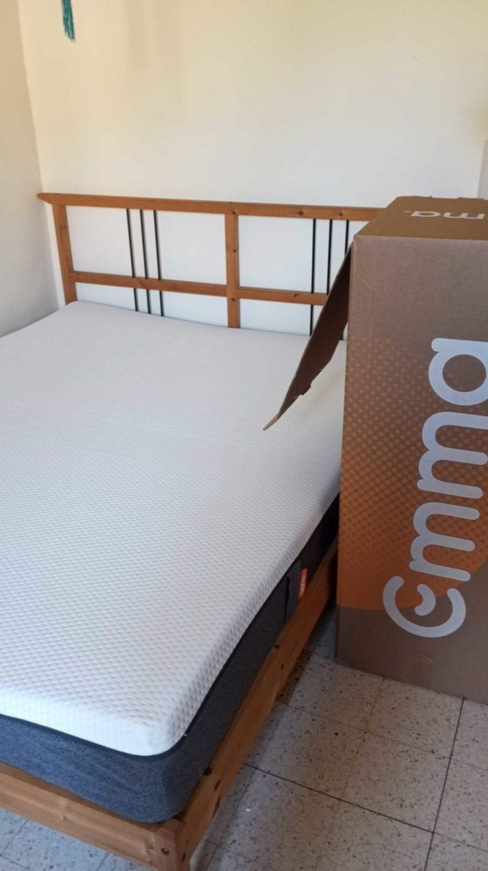 Matelas Emma &eacute;tat neuf. Meubles