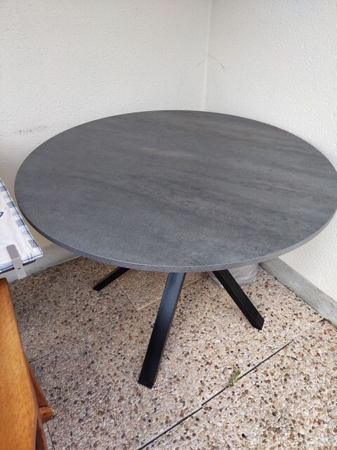 Table ronde neuve 1 Batz-sur-Mer (44)