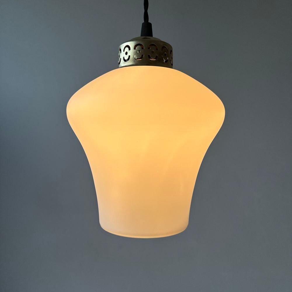 PAIRE D'ANCIENNES SUSPENSIONS EN OPALINE VINTAGE Décoration