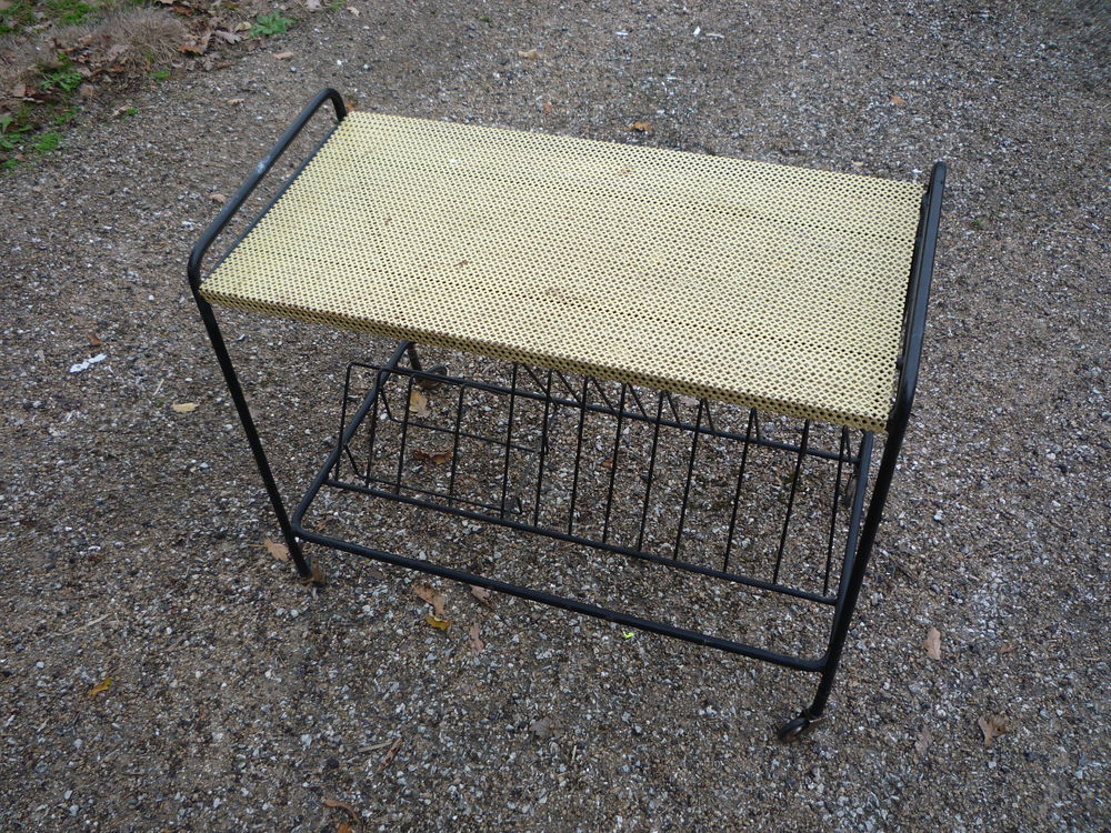 Table m&eacute;tallique vintage porte vinyles et tourne-disques
Meubles