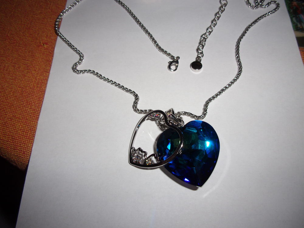 chaine avec pendentif c?ur Bijoux et montres