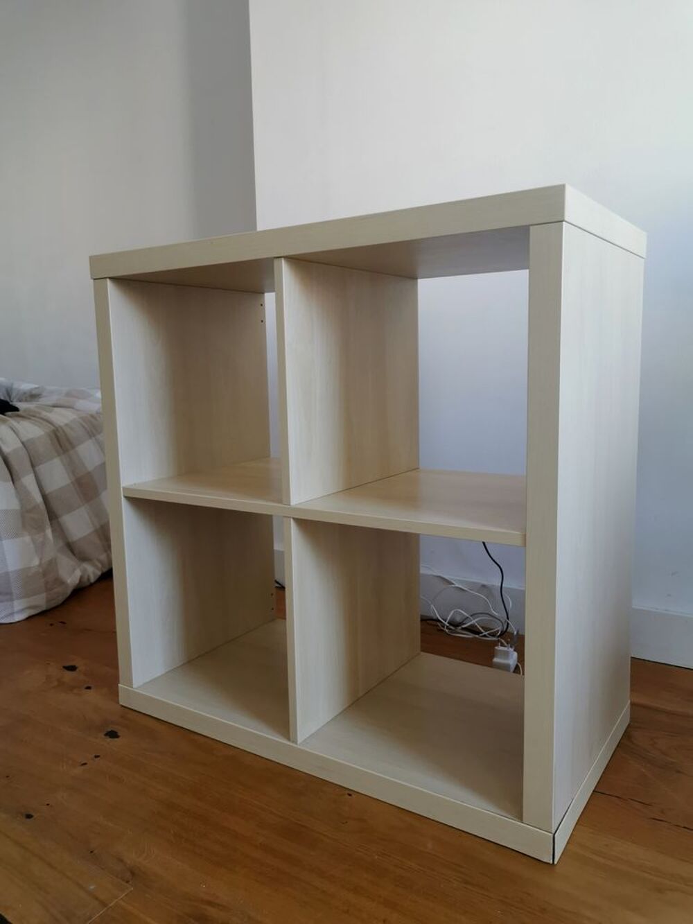 Meuble &agrave; cases bois clair type KALLAX Meubles