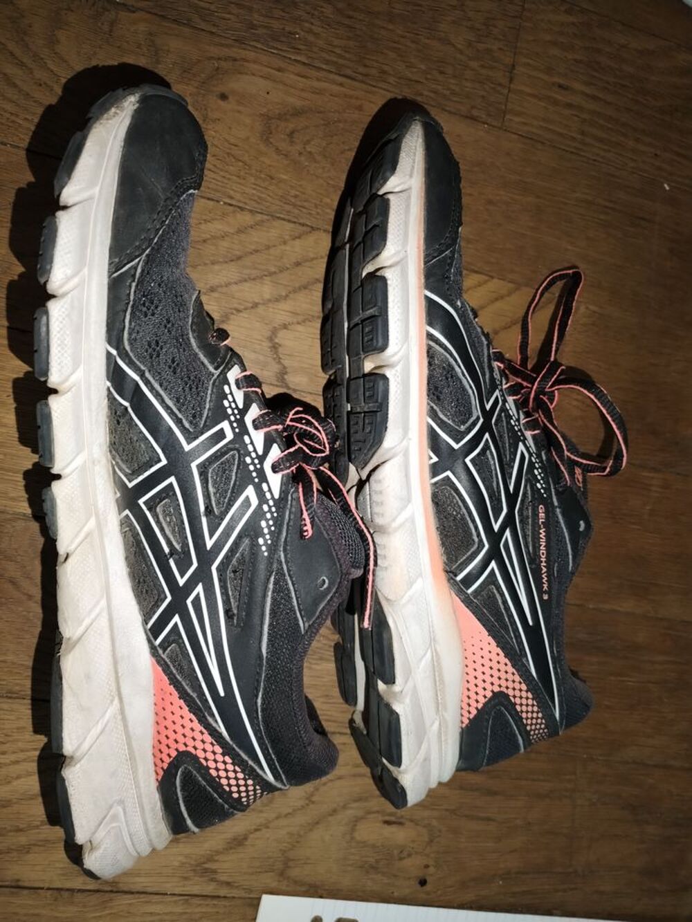 Basket ASICS gel windhawk 3 (taille 39)
Chaussures