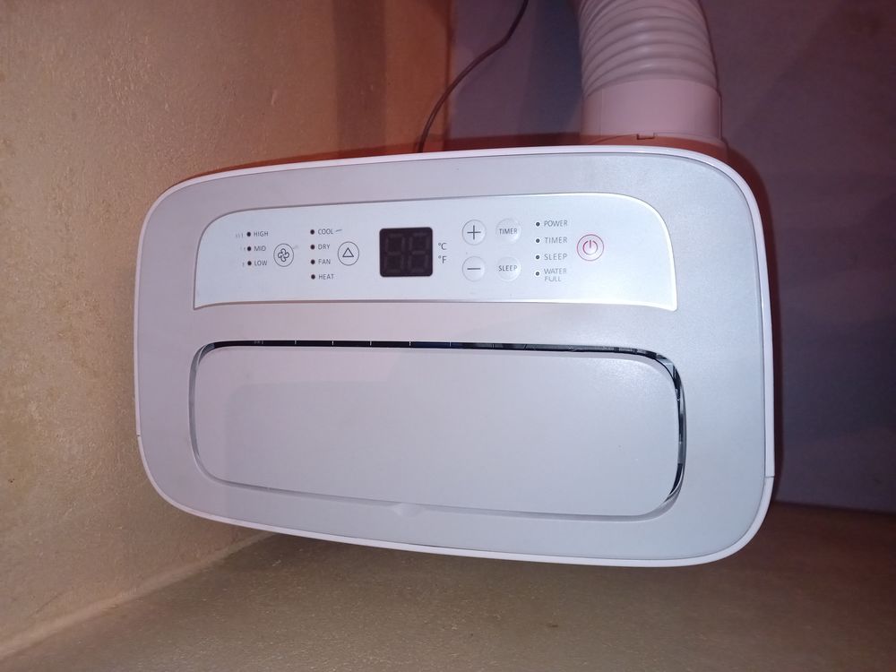 Climatiseur mobile BEKO BEPB12H portatif 64 dB
Electroménager