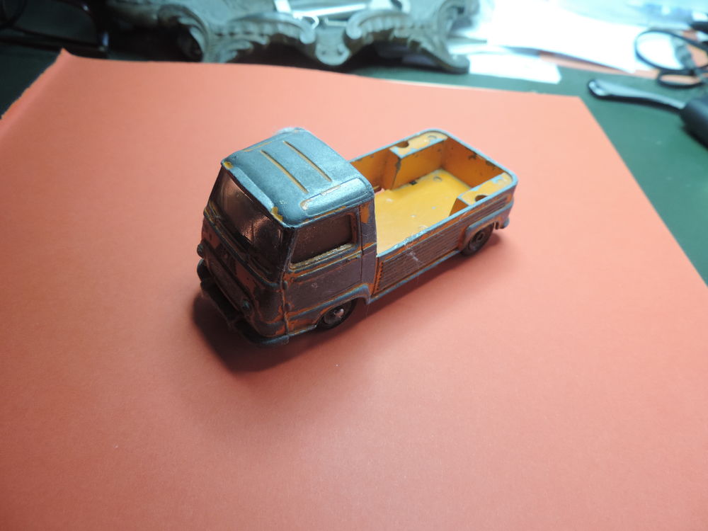 DINKY TOYS - ESTAFETTE RENAULT - Echelle : 1/43 &egrave;me. 