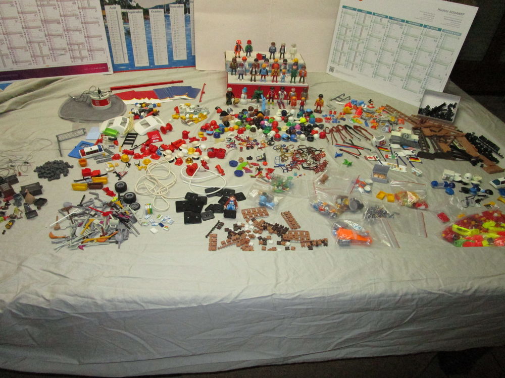 GROS LOT ACCESSOIRES PLAYMOBIL Jeux / jouets