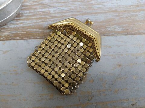 Ancienne Petite Bourse Porte Monnaie en Maille Métal Doré 
35 Loches (37)