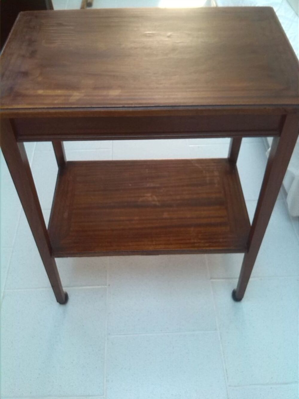 TABLE A ROULETTES Meubles