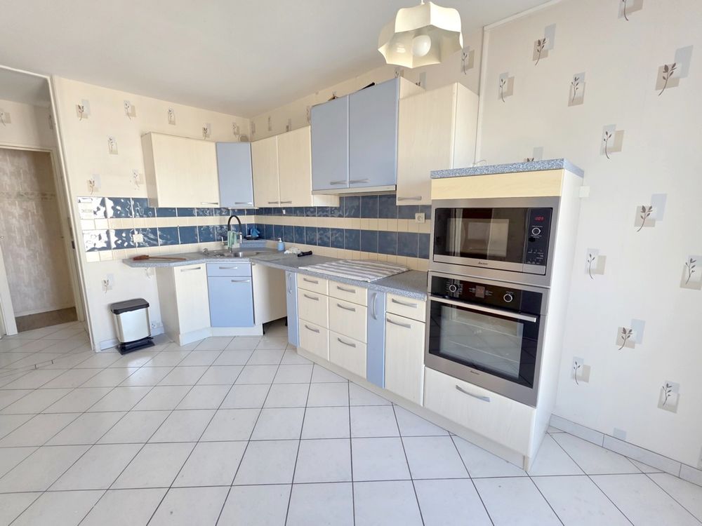 Vente Appartement Appartement de type F4 d'une surface de 89,69 m², 3 chambres, balcon, garage, cave, au calme, isolation de l'immeuble par l'extérieur, quartier calme et sécurisé. Vandœuvre-lès-nancy