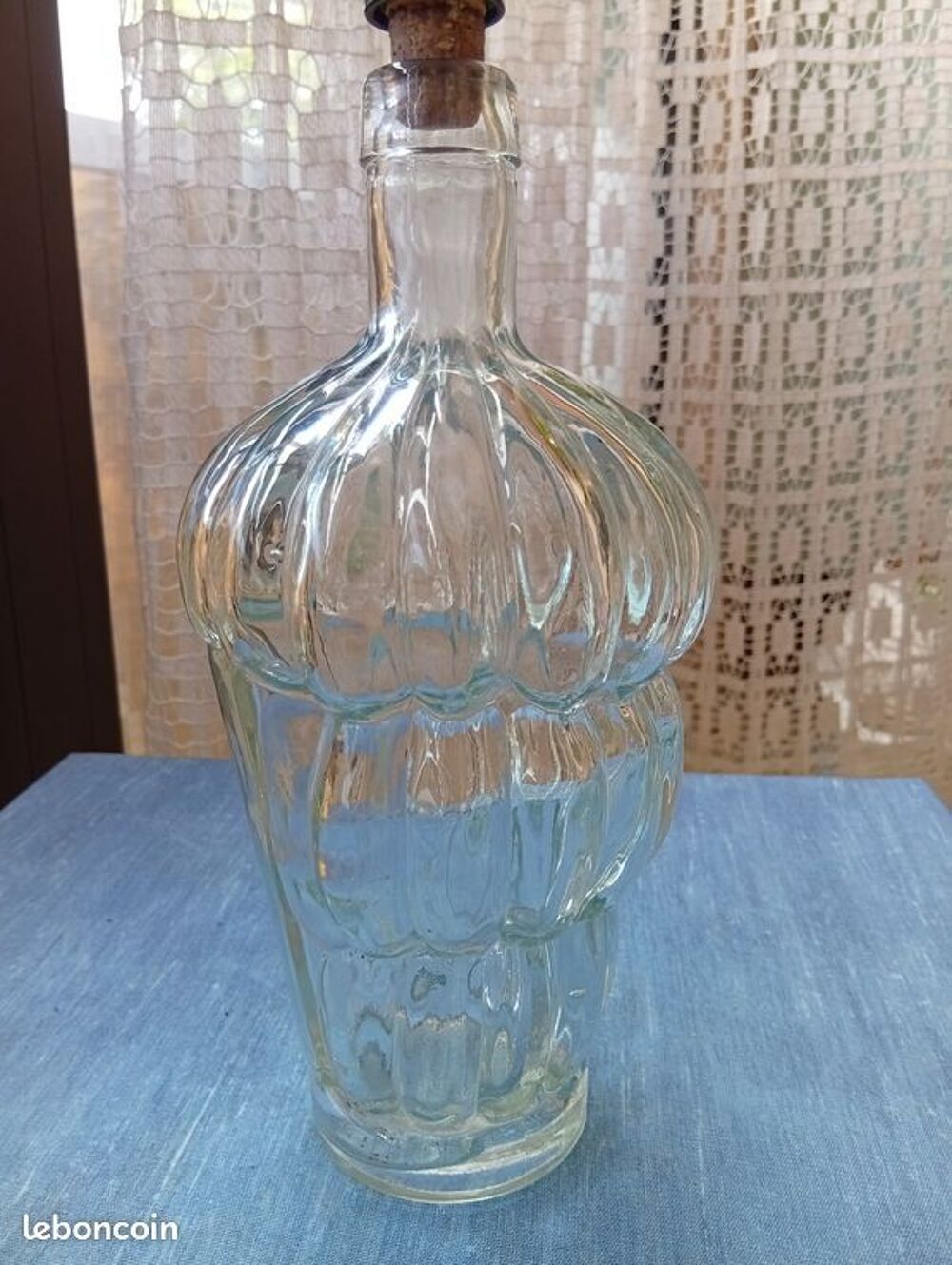 Bouteille en verre &agrave; godrons vintage Décoration