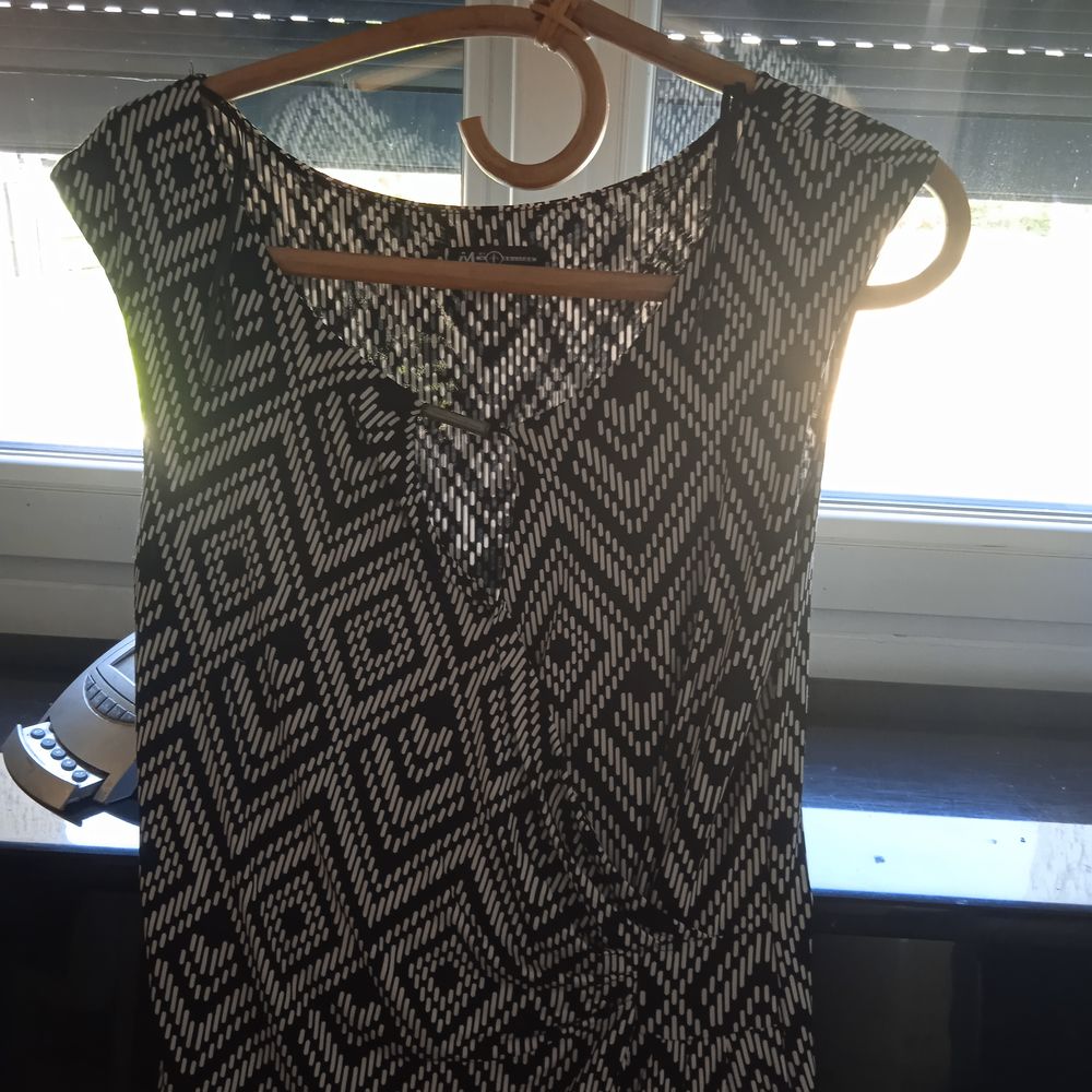 Robe sans manches marque mosquitos T 38 motifs g&eacute;om&eacute;triques Vêtements